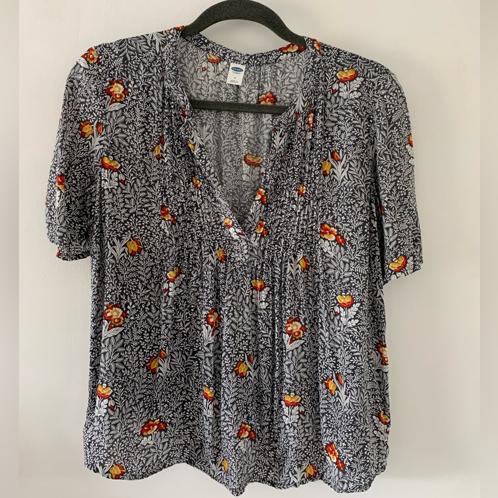 Blue floral Old Navy babydoll blouse. Size M